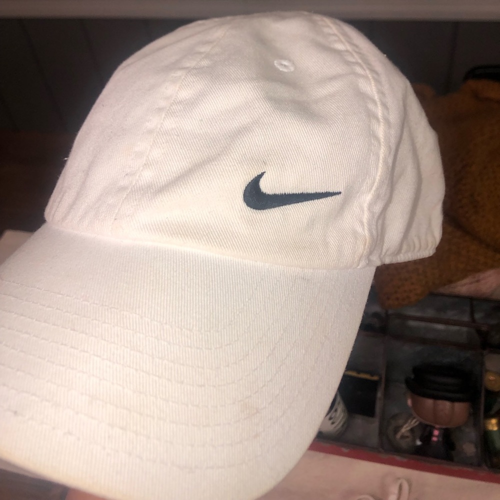 white nike hat